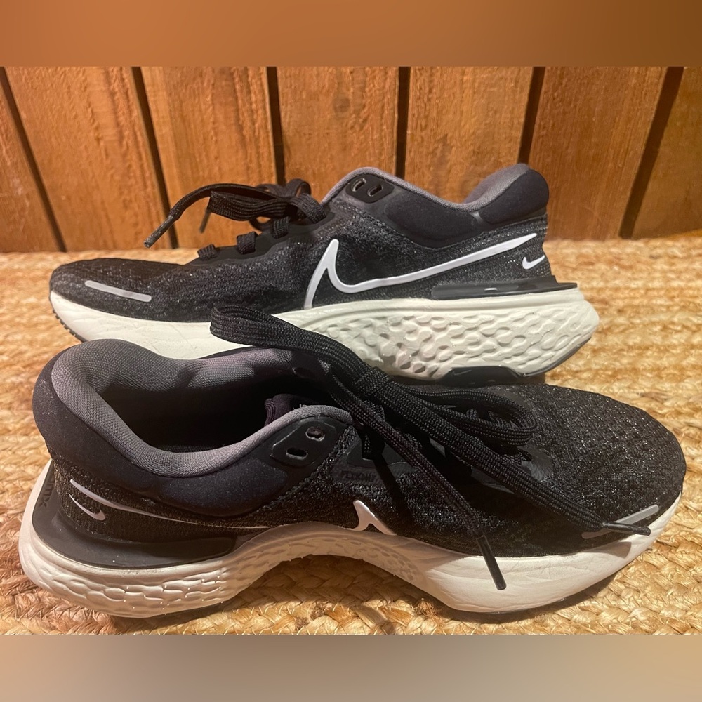 Nike Women’s ZoomX Invincible Running Shoe Sz 7